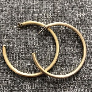 Shelia Fajl hoop Everybody’s Fav